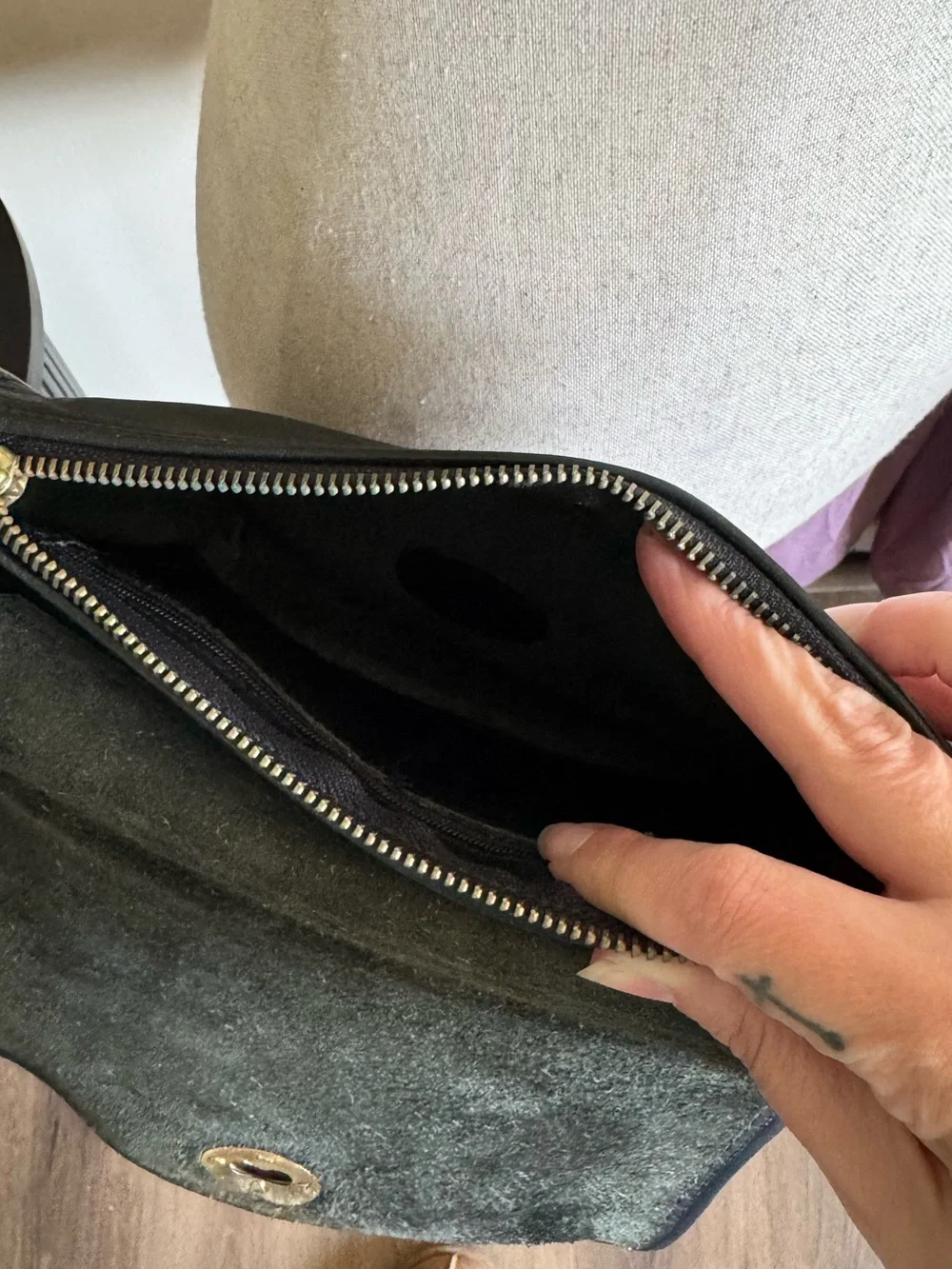 Vintage Classic Black Leather Crossbody Bag
